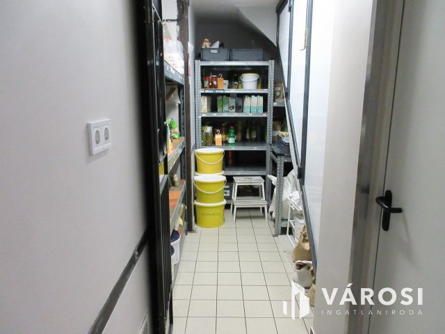 Budapest VII. kerületi üzlethelyiség