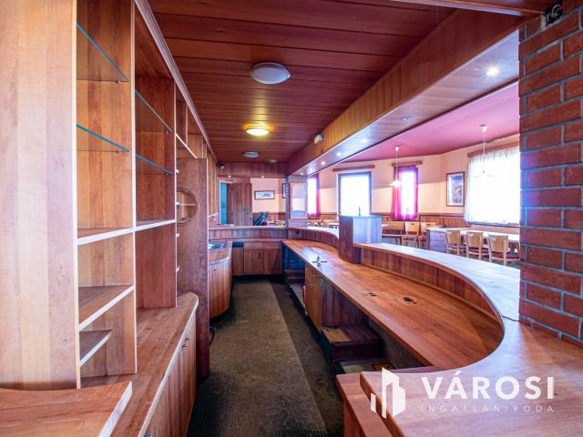 Vendgélátó egység kiváló lokációval