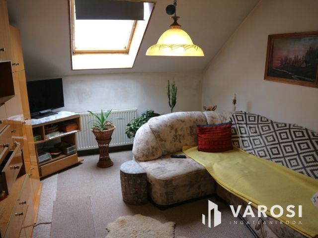 Táplánszentkereszt,2generációs,5szoba,családi h. eladó.