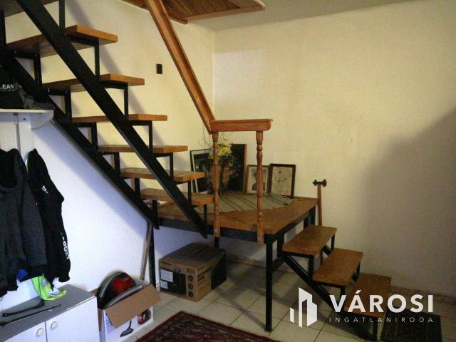 Táplánszentkereszt,2generációs,5szoba,családi h. eladó.