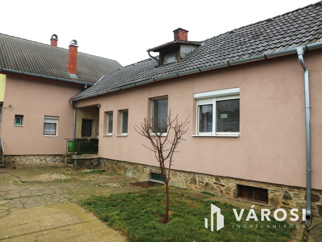 Táplánszentkereszt,2generációs,5szoba,családi h. eladó.
