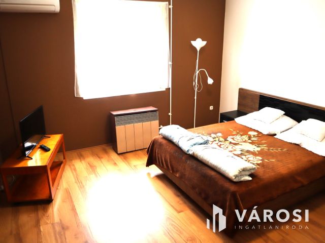 2 apartmanos családi ház eladó Sóstón