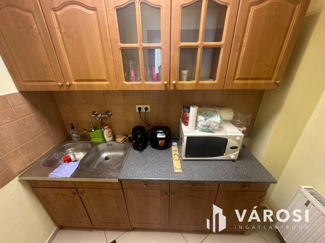 Füleki úton 76 nm-es üzlethelyiség kiadó!