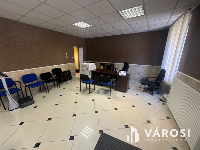 Füleki úton 76 nm-es üzlethelyiség kiadó!