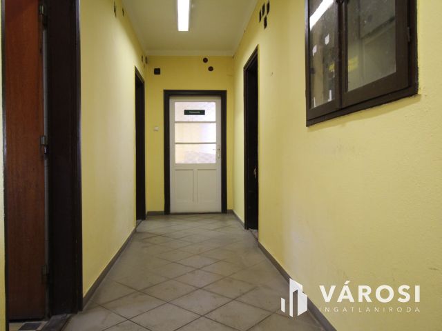 Eladó egy szintes 197 nm-es, összkomfortos családi ház!