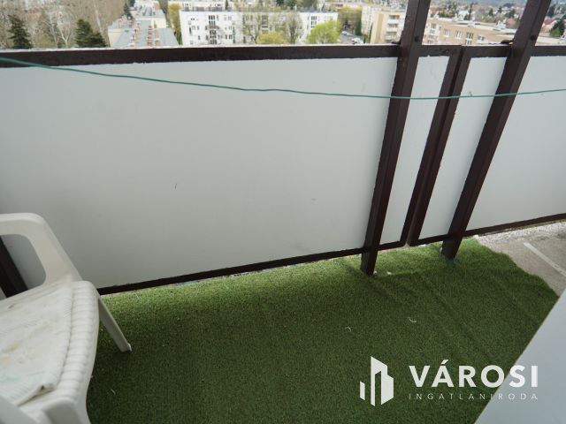 Belváros közeli, igényes lakás a hetediken!