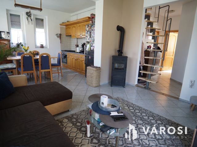 Jó elrendezésű, modern családi ház!