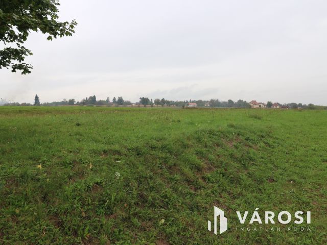 Kemestaródfa központjában beépíthető  üres telek eladó.