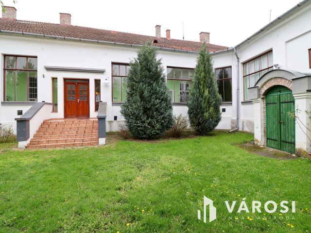 Patinás szállásépület Battonyán