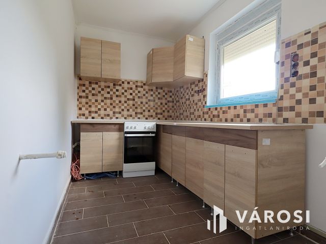 Befejezésre váró, részben felújított családi ház eladó