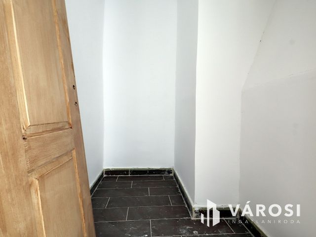 Befejezésre váró, részben felújított családi ház eladó