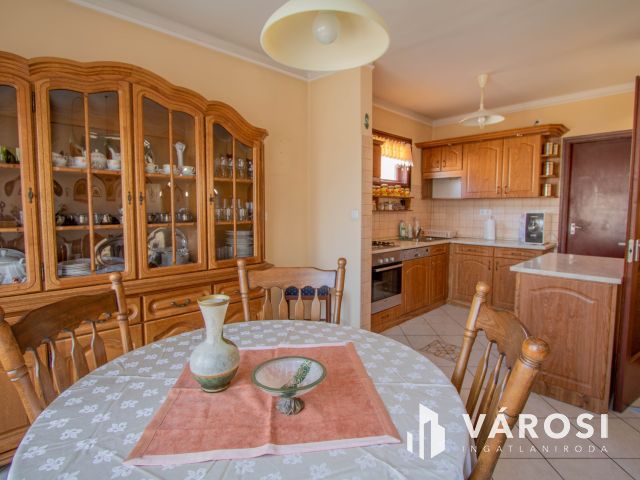 Lentiben, csendes utcában eladó egy szép családi ház!