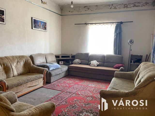 Saját ízlés szerint befejezhető parasztház eladó