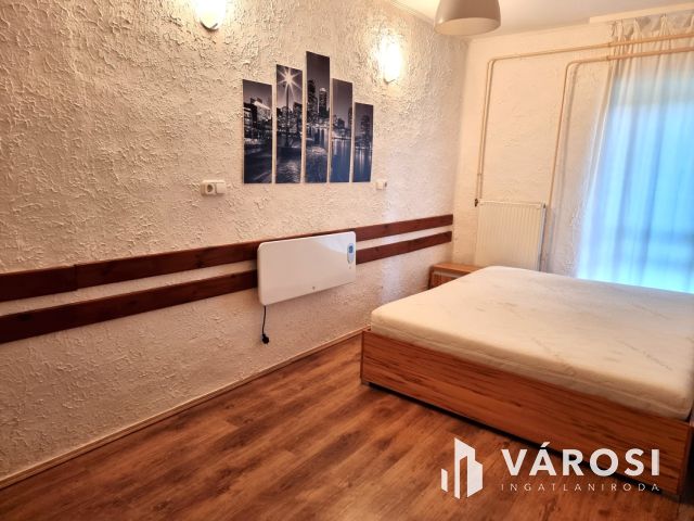 Toszkán hangulatú VíZPARTI HÁZ fürdőövezetben, napelemekkel