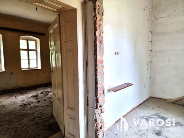 Felújítandó, utcafronti, különálló házrész a belvárosban