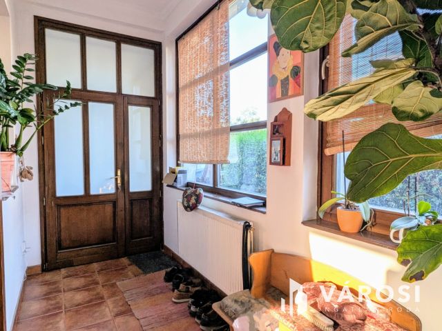 Több generációs ház a városközpontban!