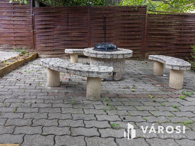 Két szintes családi ház nagy garázssal Egerben!