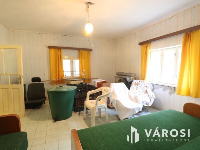 Sándorfalvi úton lévő tanya, közel 100 000 nm-en.