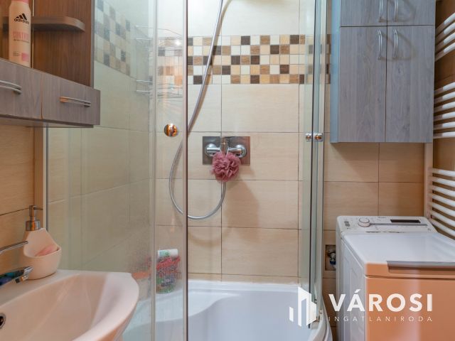 Költözhető magas földszinti lakás Békésen