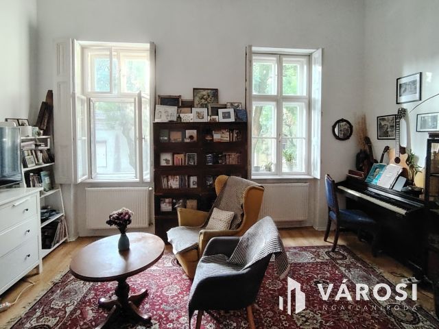 Háromszobás otthon eladó a Belvárosban
