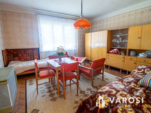 Remek adottságokkal rendelkező ház hatalmas telekkel