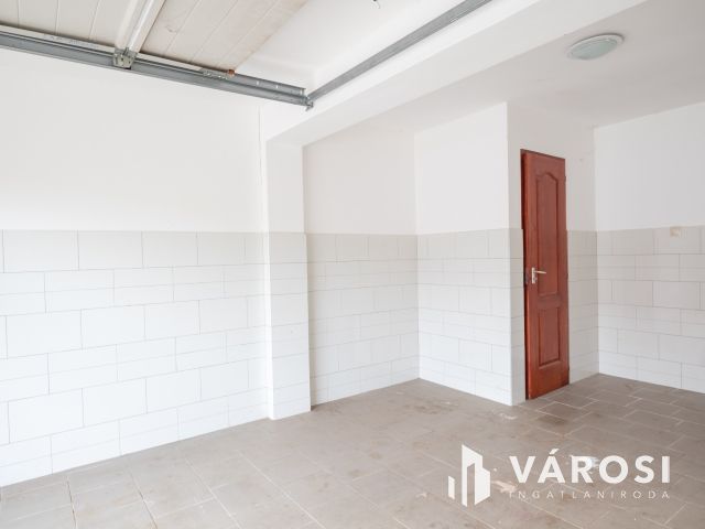 Eladó garázs a Főfasoron 1.