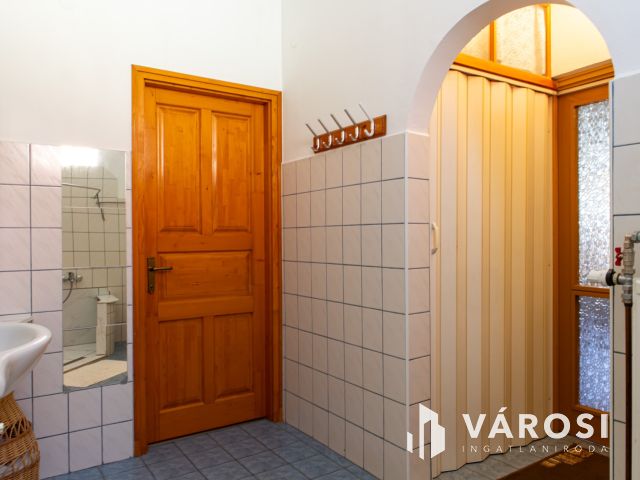 Napelemes családi ház Lánycsók csendes utcájában eladó