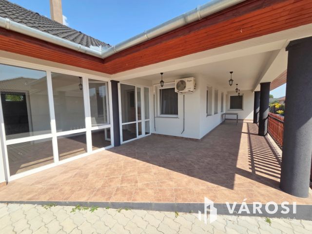 Mediterrán hangulatú ház Tökölön