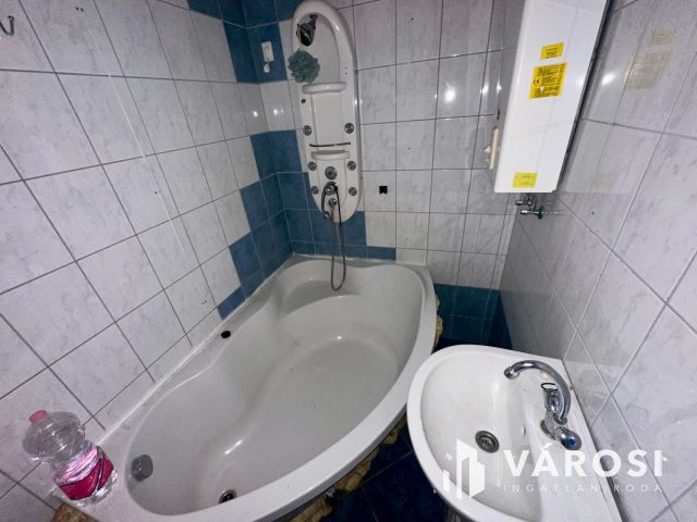 Gorkijon 4. emeleti, 1+2 félszobás, erkélyes lakás eladó!