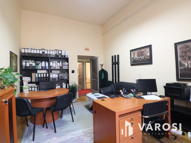 Belvárosi iroda a Szent István téren.