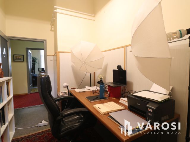 Belvárosi iroda a Szent István téren.
