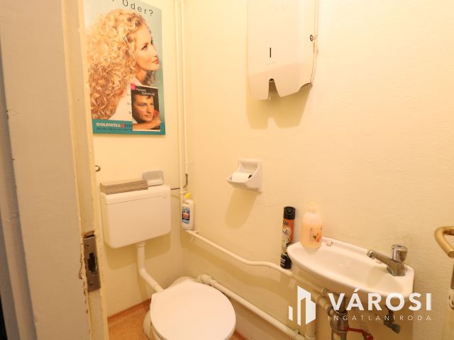 Belvárosi iroda a Szent István téren.