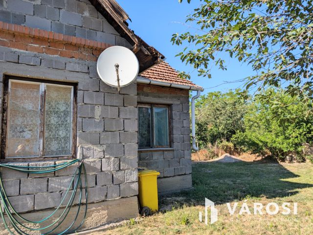 Nyaraló vagy  kis családi ház - Ön dönt!