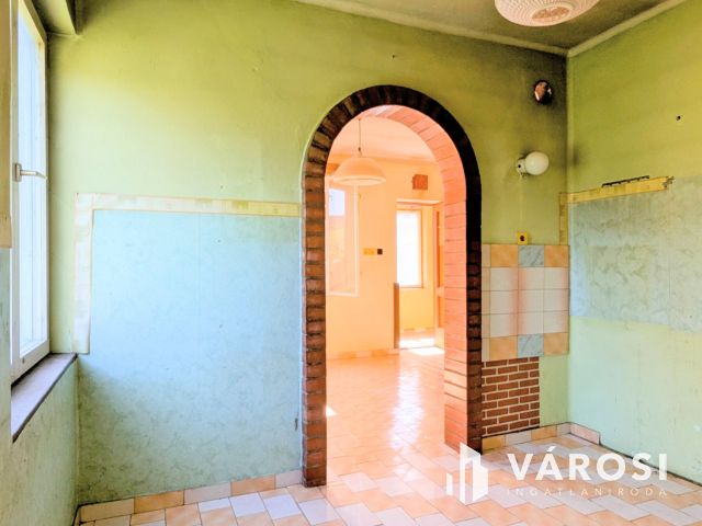 Nyaraló vagy  kis családi ház - Ön dönt!