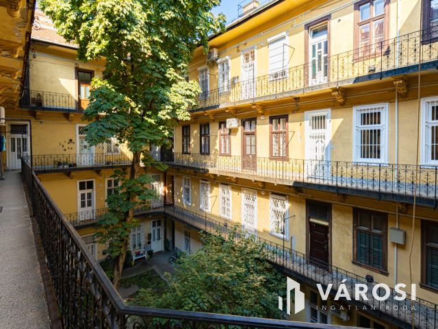 II. János Pál pápa téren, kétszobás lakás eladó