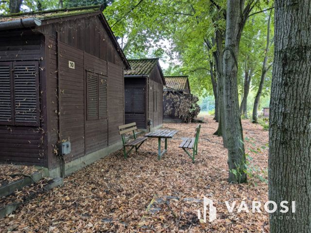 Nagy vízparti telek épületekkel a Kákafoki holtágon!