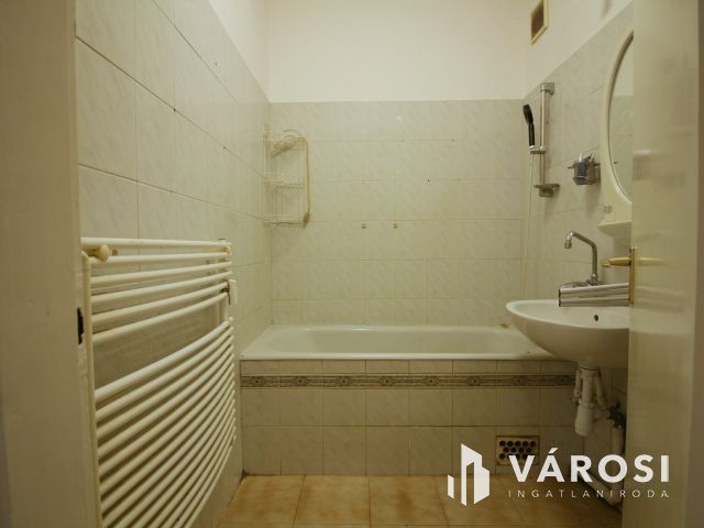 Rózsa utcában eladó lakás