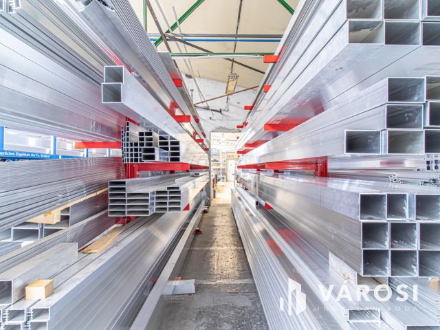 Eladó 1000m² telephely, iroda, műhely Csepel Gyártelepen