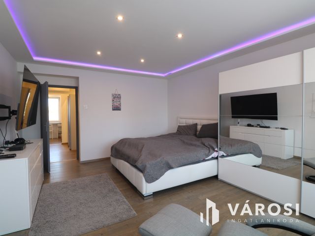 Festő utcai modern, tágas otthon.