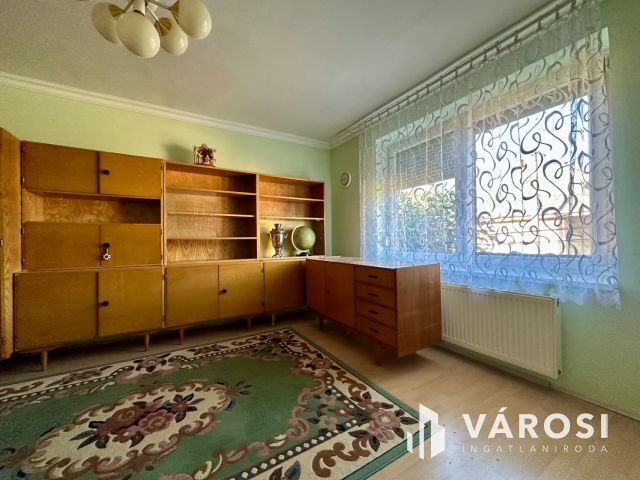 Bárna csendes utcájában jó állapotú családi ház eladó!