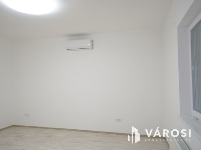 Azonnal költözhető 4 szobás felújított ház a központban