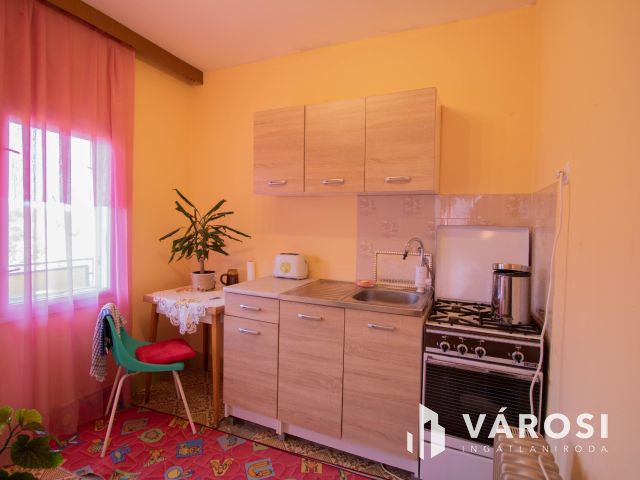 Eladó Lenti hegyi ingatlan, csodás területtel együtt.