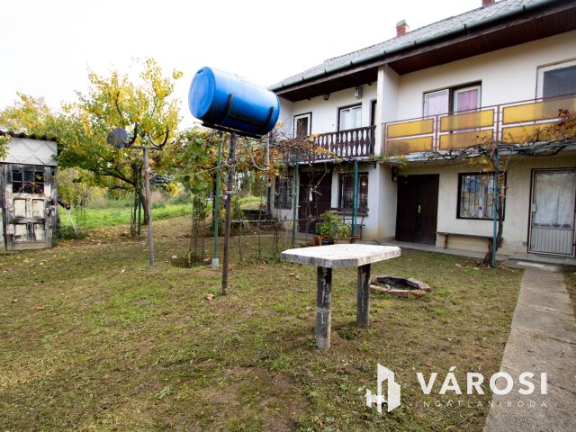 Eladó Lenti hegyi ingatlan, csodás területtel együtt.