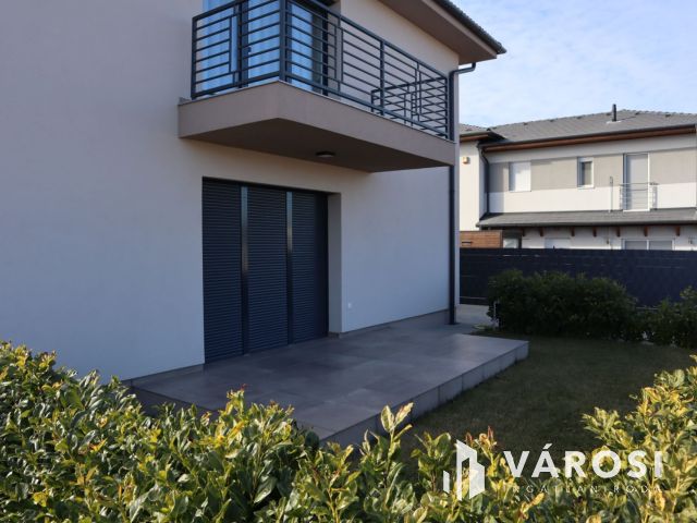 2 lakásos kiváló ikerfél Siófok-Sóstón eladó