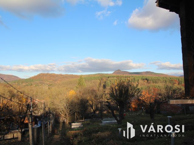 Rönkházzal együtt eladó üdülőtelek