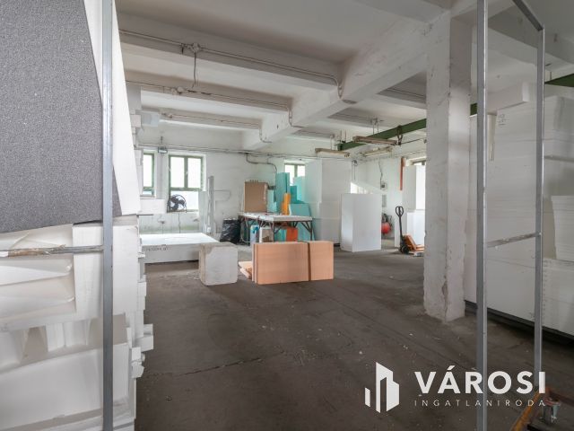 3018 m2-es raktár eladó a XXI. ker-ben, Csepel ipari részén