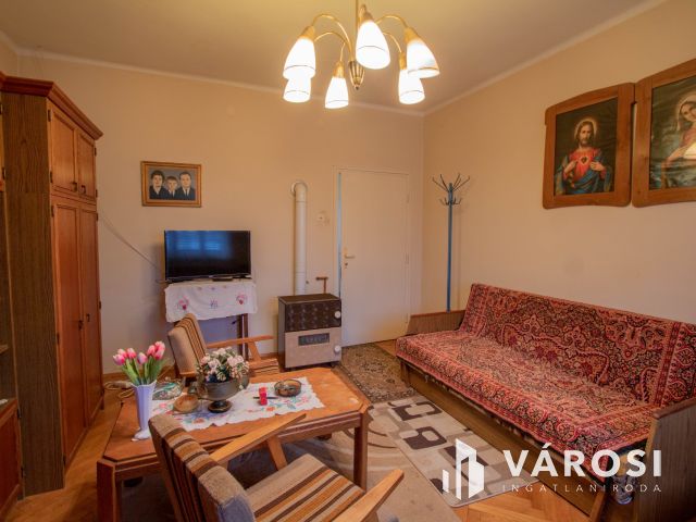 Máhomfán, Lentihez közel, csendes részen eladó ház!