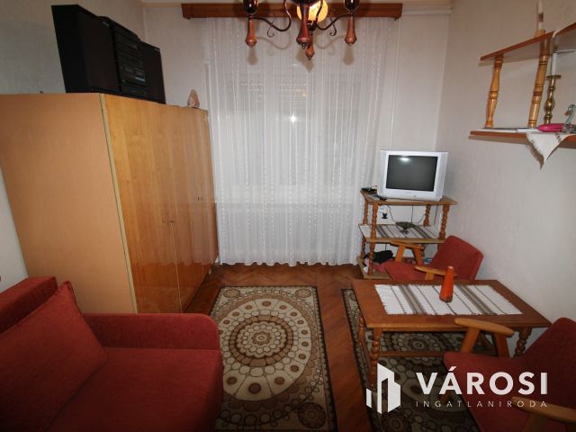 3 szobás tégla ház Gyulán a magyarvárosi részen.