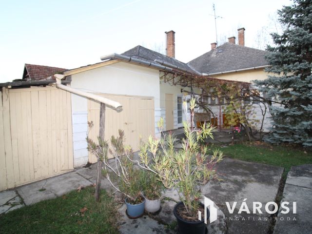 3 szobás tégla ház Gyulán a magyarvárosi részen.