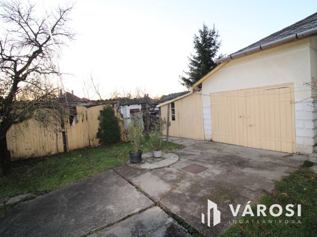 3 szobás tégla ház Gyulán a magyarvárosi részen.